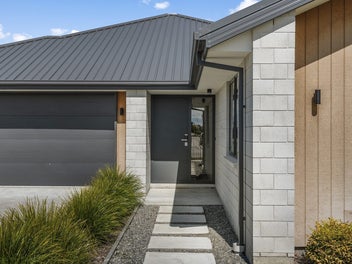 96 Southfield Drive, Lincoln, Lincoln