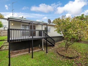2/7 Taurus Crescent, Beach Haven, Auckland