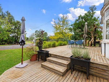 9 Taupaki Road, Henderson
