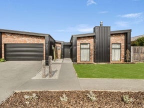 29 Petries Road, Woodend, Woodend