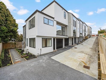 3/88 Te Atatu Road, Te Atatu South, Auckland