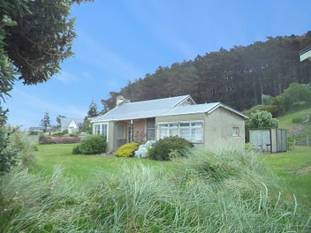 56 Akitio Esplanade, Ākitio, Pongaroa