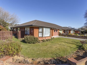 1/1 Thorrington Road, Cashmere, Christchurch