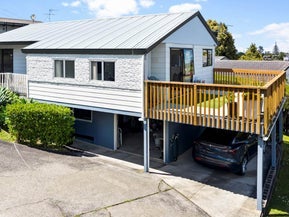 2/84 Totaravale Drive, Tōtara Vale, Auckland