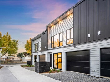 4/12 William Street, Mangere East, Auckland