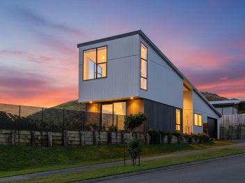 81 Cedarwood Street, Woodridge, Wellington