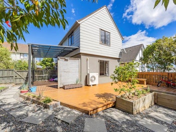 1/24 Tree View Avenue, Glenfield, Auckland