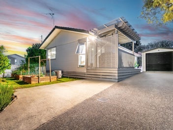 2 Katrina Place, Massey, Auckland