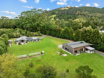587D Crane Road, Kamo