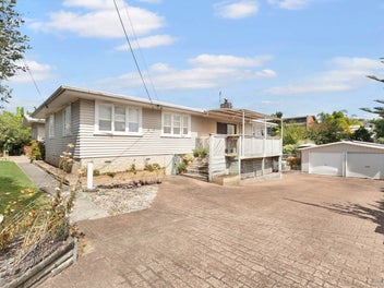 37 Chippendale Crescent, Birkdale, Auckland