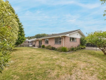 2/4A Arapiki Road, Stoke, Nelson