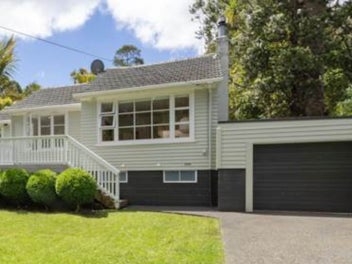 121 Woodlands Park Road, Titirangi, Auckland