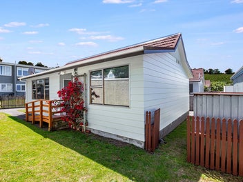 176A Queens Drive, Lyall Bay, Wellington