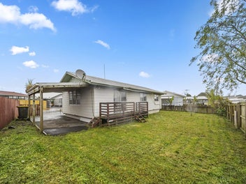 2/30 Kennington Drive, Clendon Park, Auckland