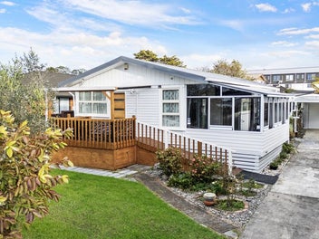 44 Longburn Road, Henderson, Auckland