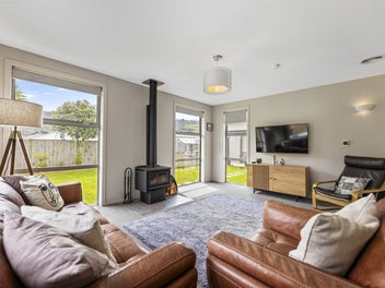 8 Glendermid Close, Sawyers Bay, Port Chalmers