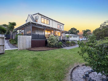 16 Albatross Road, Red Beach, Red Beach