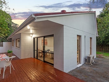 2/18 Teviot Place, Totara Vale, Auckland