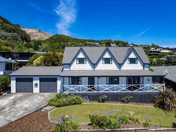 2 Barrington Place, Richmond