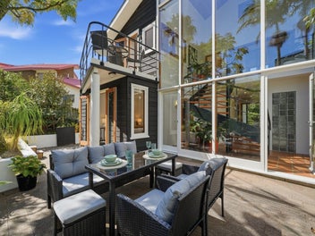 24A Orchard Rd, Waiake, North Shore City