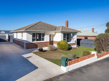 43 Isadore Road, Saint Clair, Dunedin