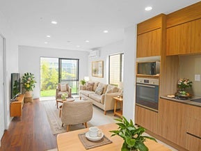 44D Cyclarama Crescent, Massey, Auckland