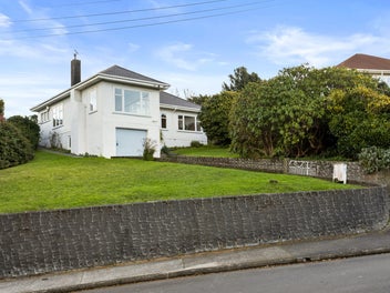 17 Hampton Hill Road, Tawa, Wellington