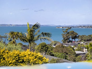 1/9 Colmar Road, Mellons Bay, Auckland