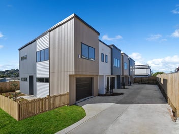 17C Ranch Avenue, Beach Haven, Auckland