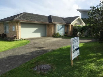 72 Riverton Drive, Randwick Park, Auckland