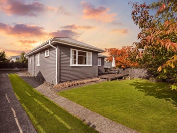 69 Pine Avenue, Melville, Hamilton