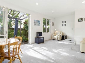 2/38 Fields Parade, Oteha, Auckland