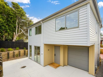 9B Widmore Drive, Massey, Auckland