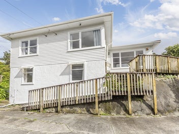 9 Victory Crescent, Tawa, Wellington