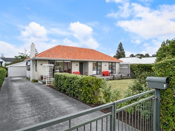 53 Beach Road, Mellons Bay, Auckland