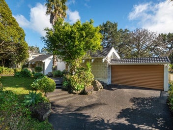 9 Saddleback Rise, Murrays Bay, Auckland