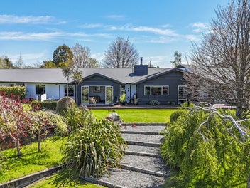 15 Loch Views Road, Taupo