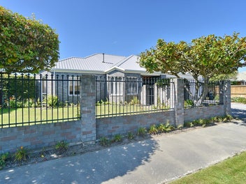 30 Farnswood Place, Redwood, Christchurch