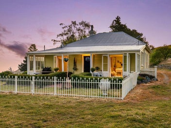 3 Robin Hood Bay Road, Peraki