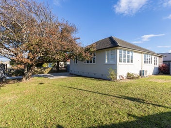 2 Forth Terrace, Roslyn, Palmerston North