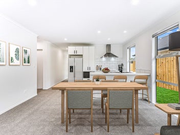 4/11 Steele Road, Forest Lake, Hamilton