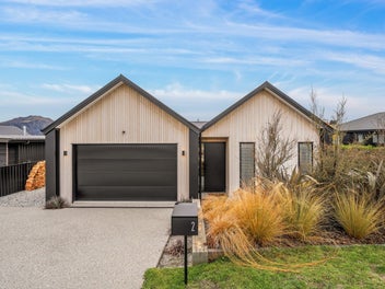 2 Mcneil Crescent, Wanaka