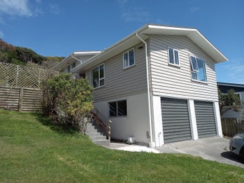 68 Gloaming Hill, Titahi Bay, Porirua