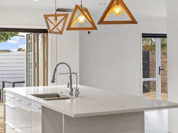 1/50 Deep Creek Road, Torbay, Auckland