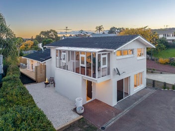 75 Marine Parade, Mellons Bay, Auckland