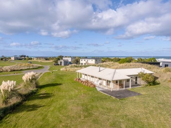 17 Nunu Drive, Flat Point