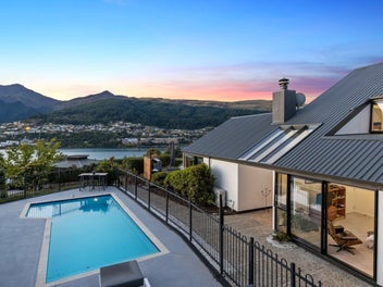 8 Elizabeth Place, Kelvin Heights, Queenstown