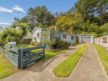 7 Bobstay Lane, Whitby, Porirua