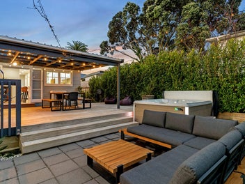 12 Hellyers Street, Birkdale, Auckland