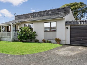 1/31 Akoranga Drive, Northcote, Auckland